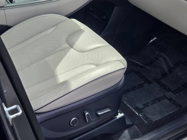 Used 2023 Gray Hyundai Limited image 7