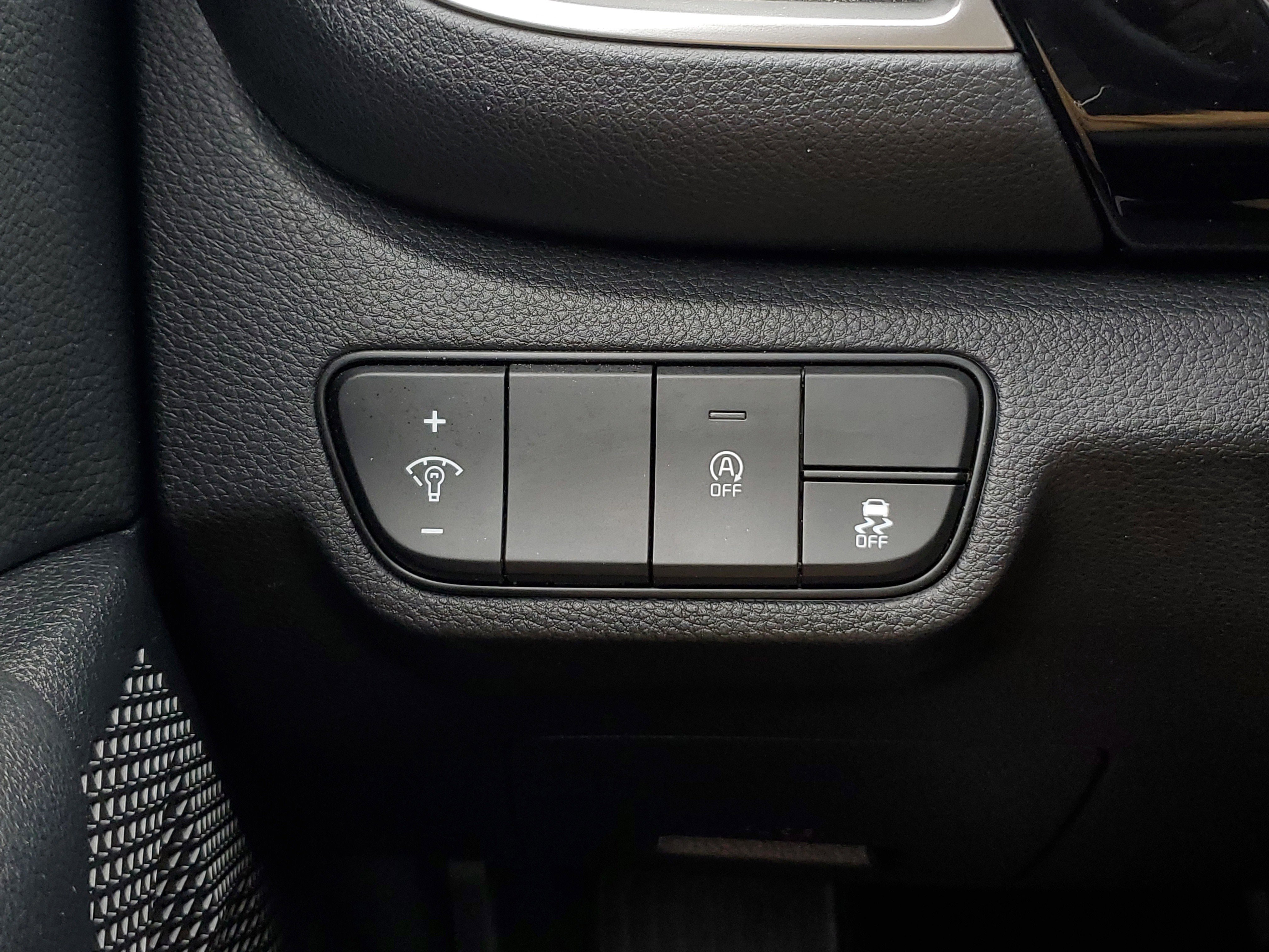 Used 2025 White Kia S image 30