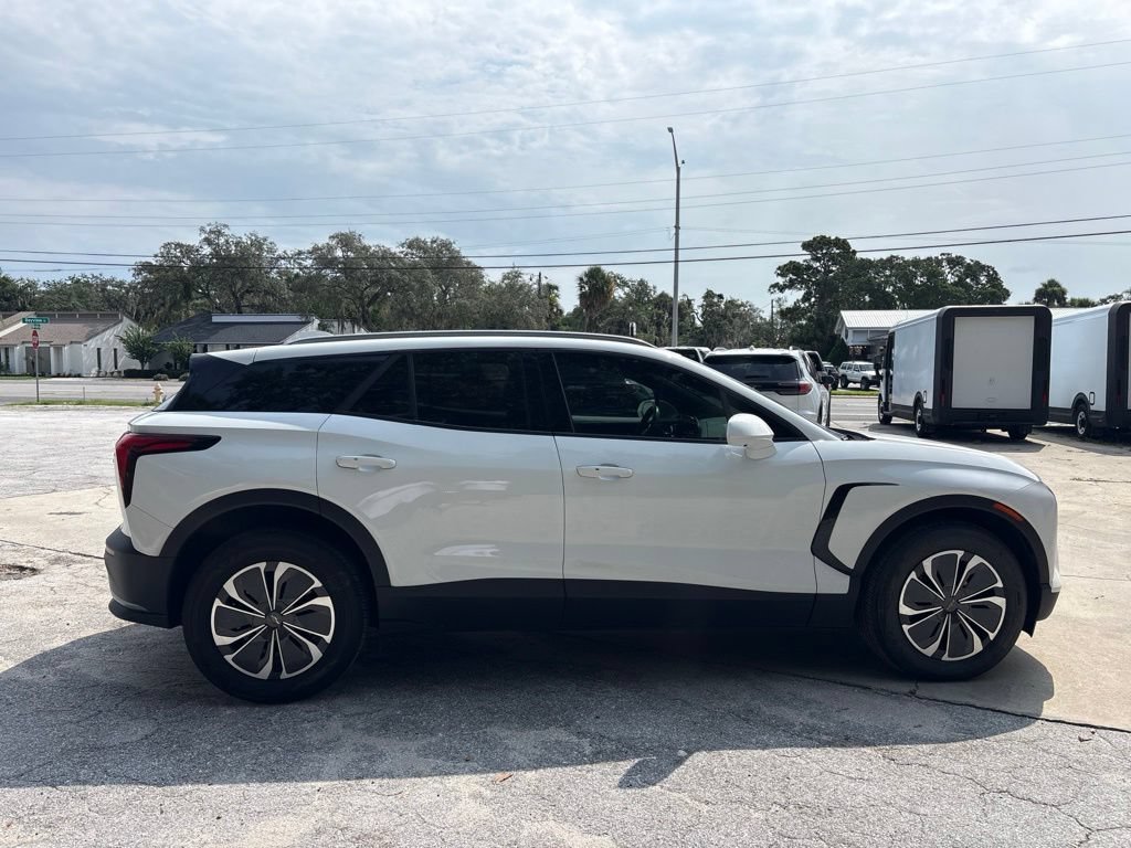 Used 2024 Summit White Chevrolet LT image 5