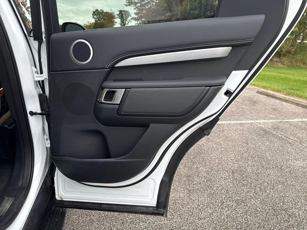 Certified Used 2025 White Land Rover Dynamic SE image 19