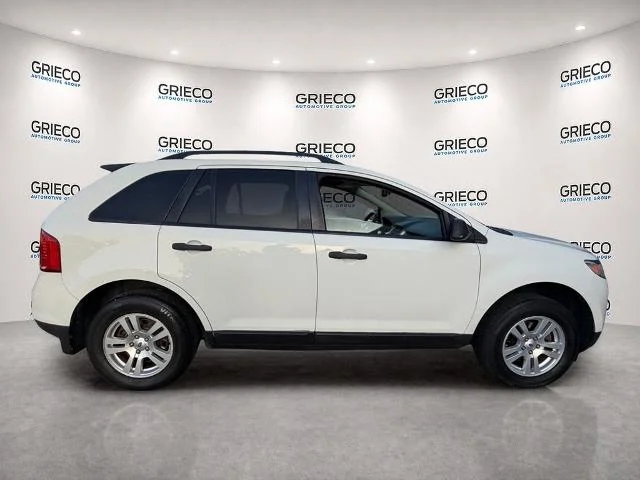 Used 2011 White Suede Ford SE image 33