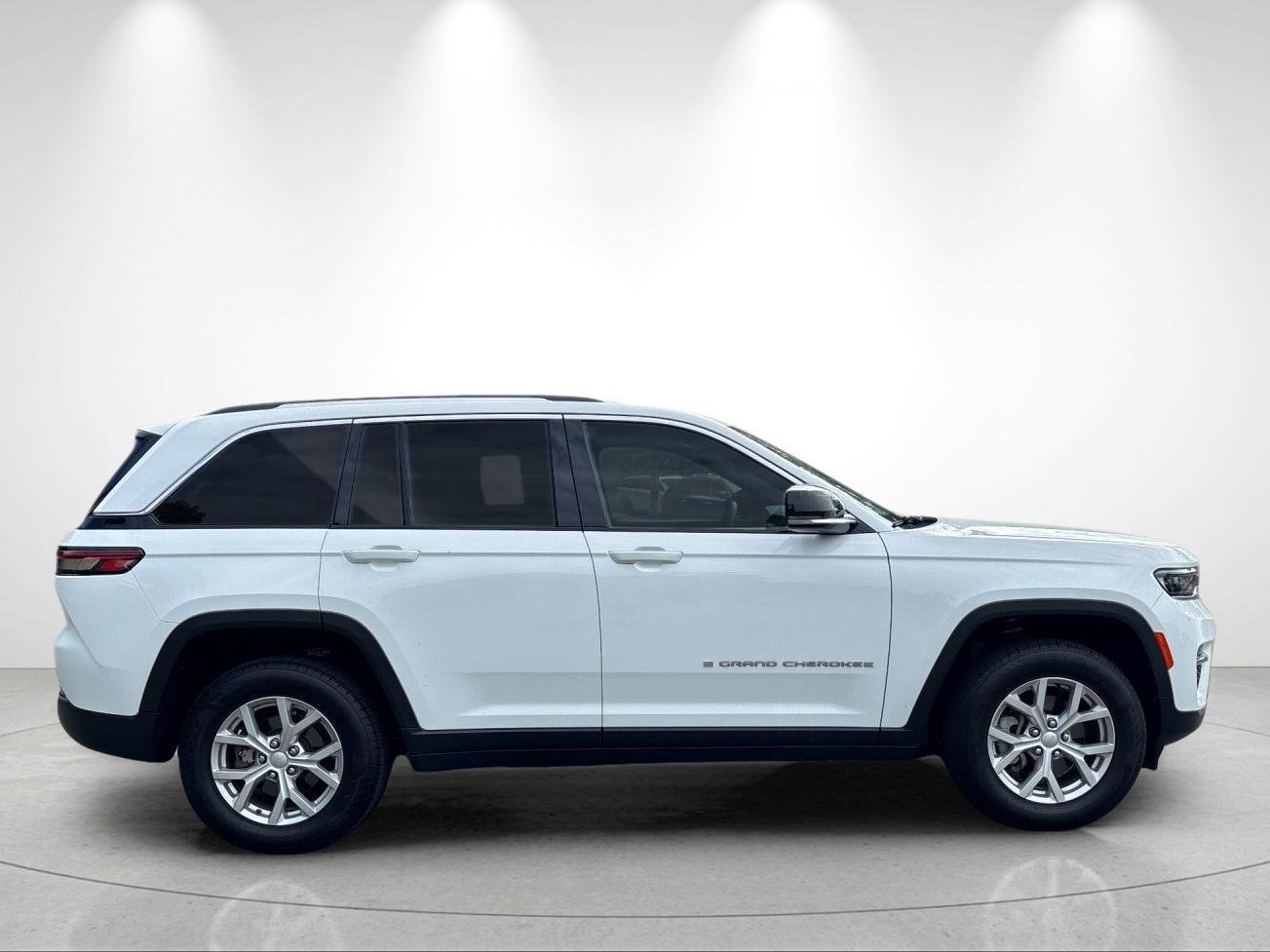 Used 2023 Bright White Clearcoat Jeep Limited image 6