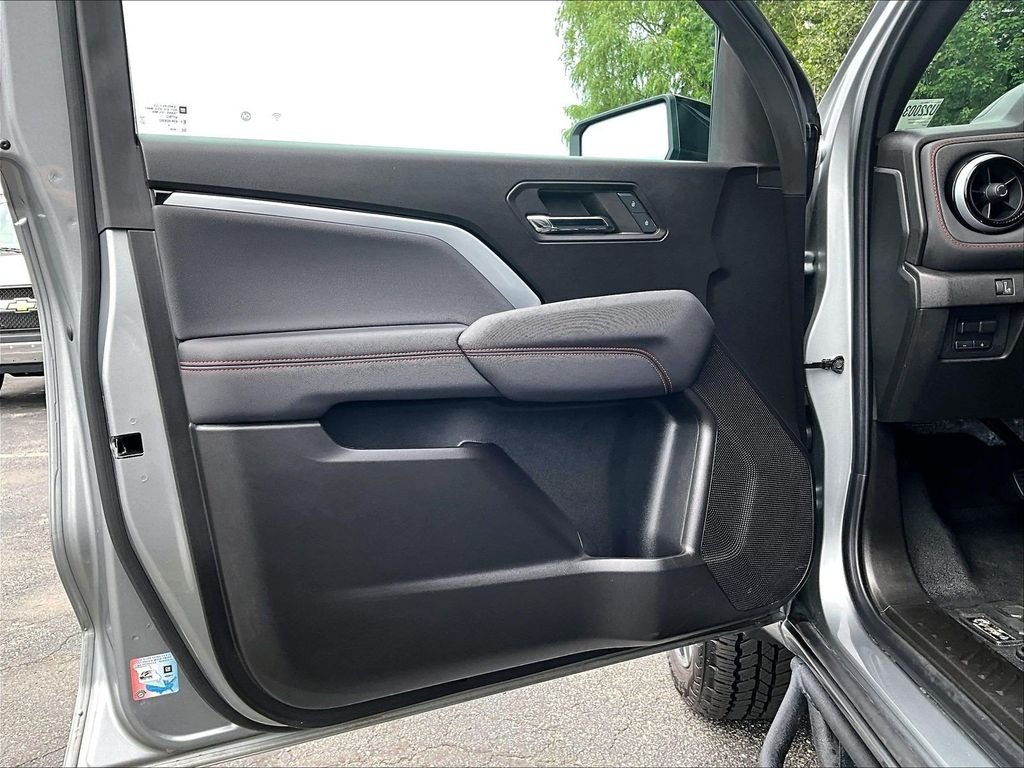 Used 2024 Gray Chevrolet Z71 image 9