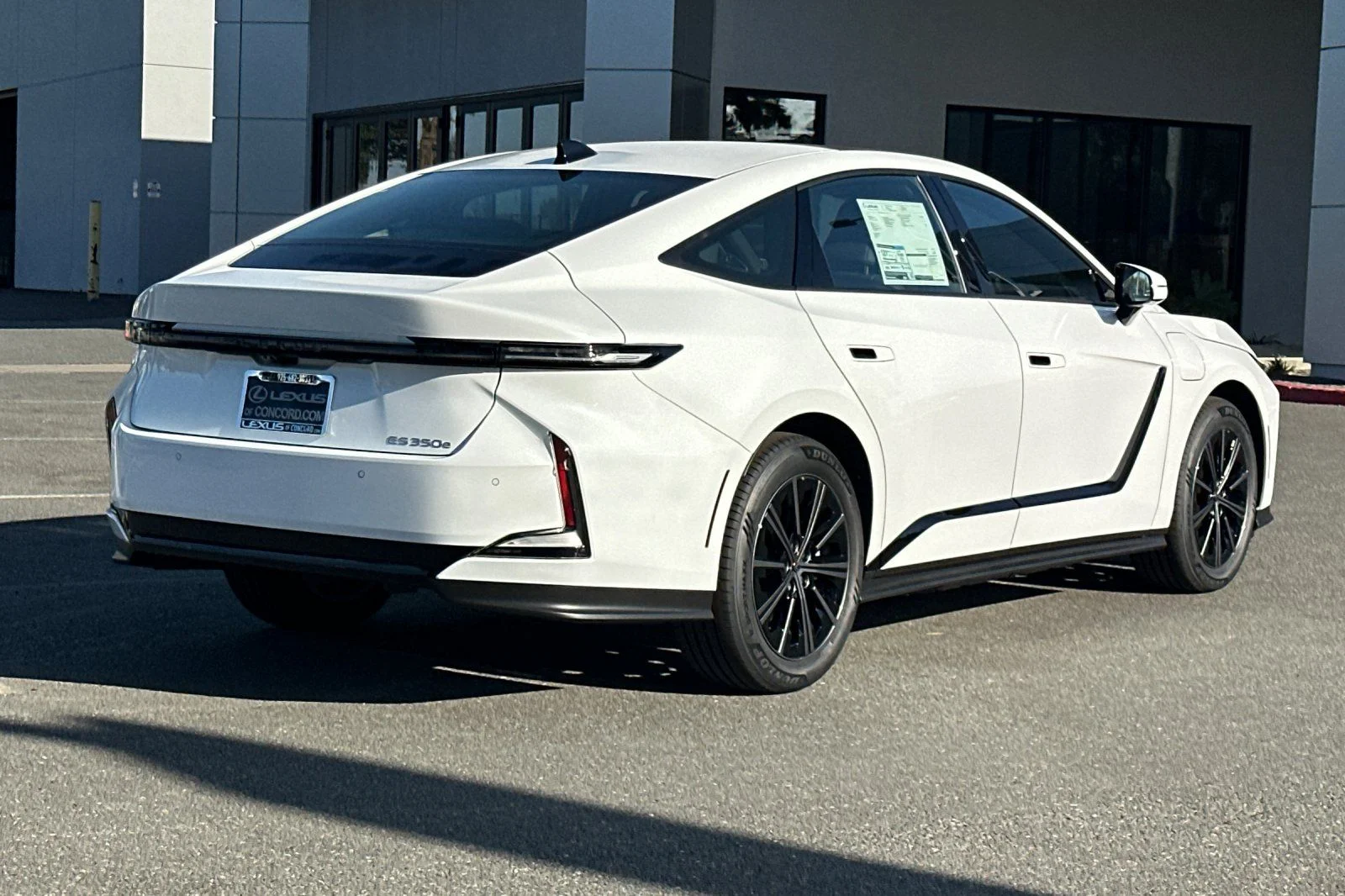 New 2026 Ultra White Lexus ES 350e PREMIUM image 4