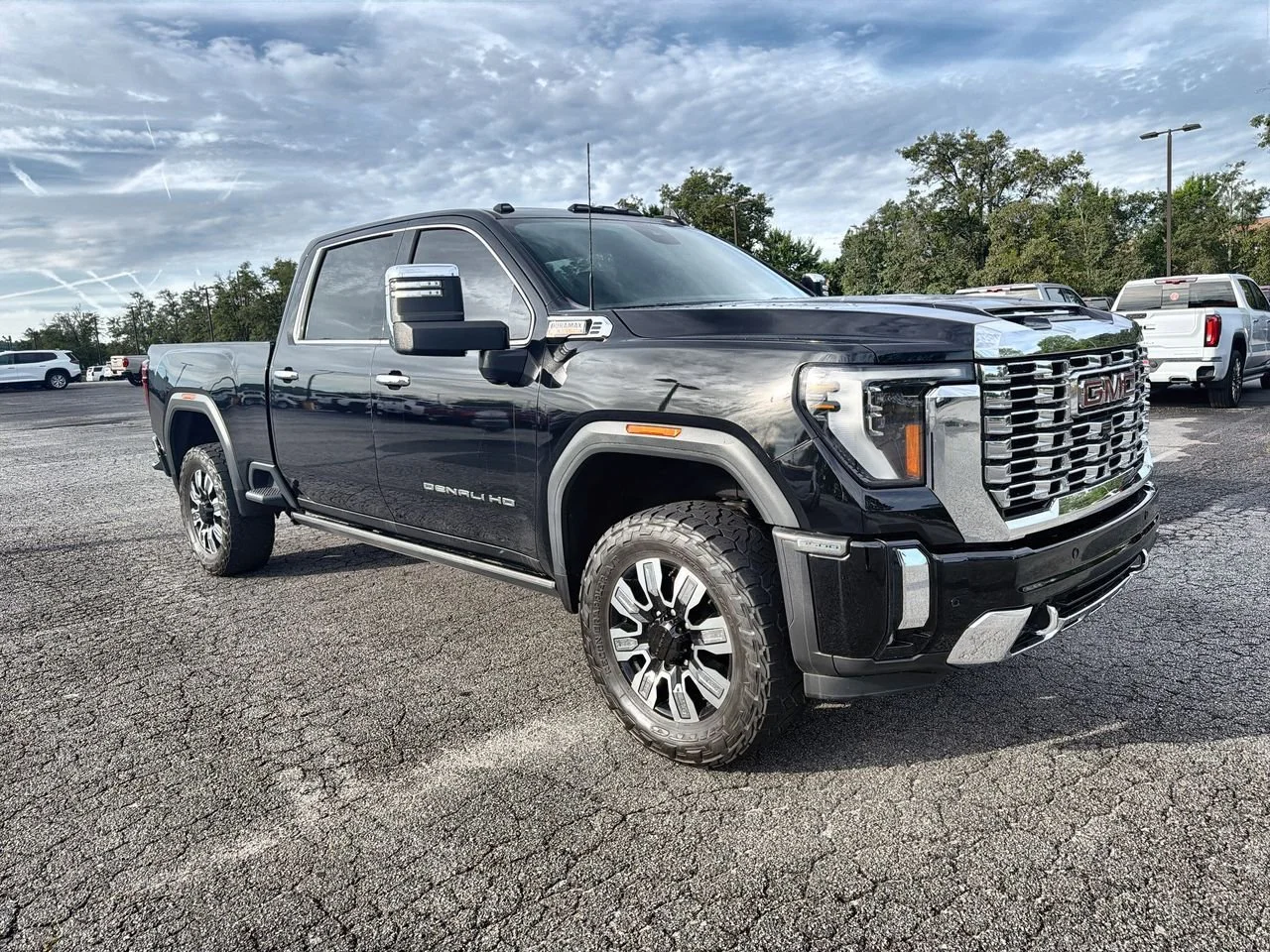 Used 2024 Onyx Black GMC Denali image 2