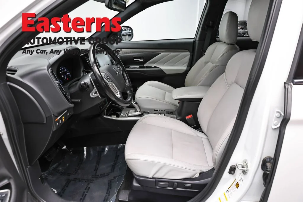 Used 2020 White Mitsubishi SEL image 13
