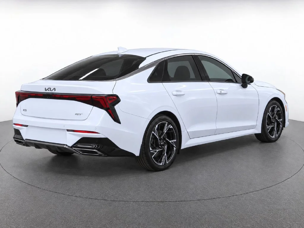 Used 2025 White Kia GT-Line image 3
