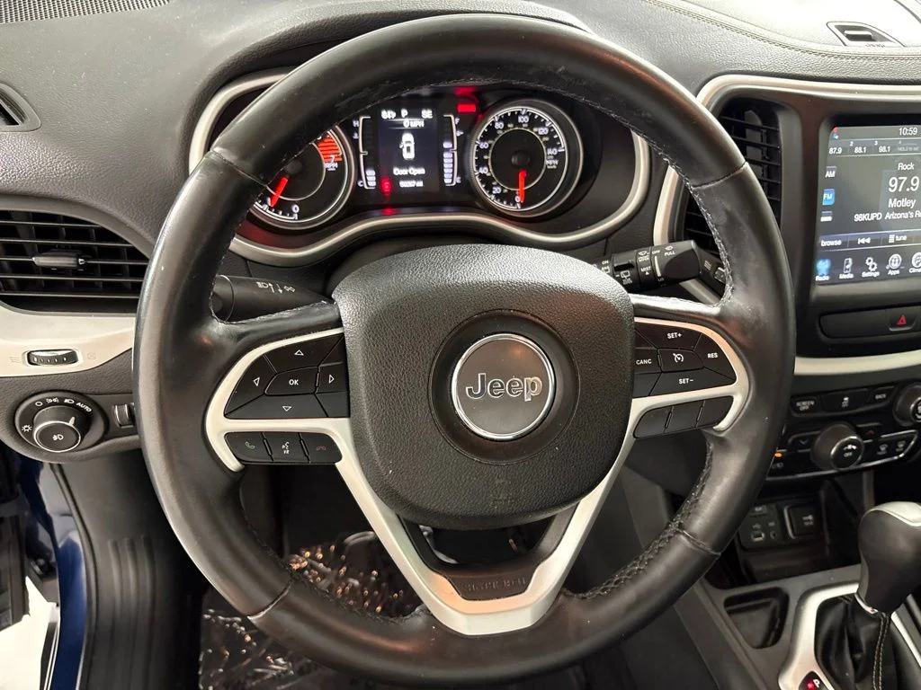 Used 2018 Blue Jeep Latitude Plus image 23