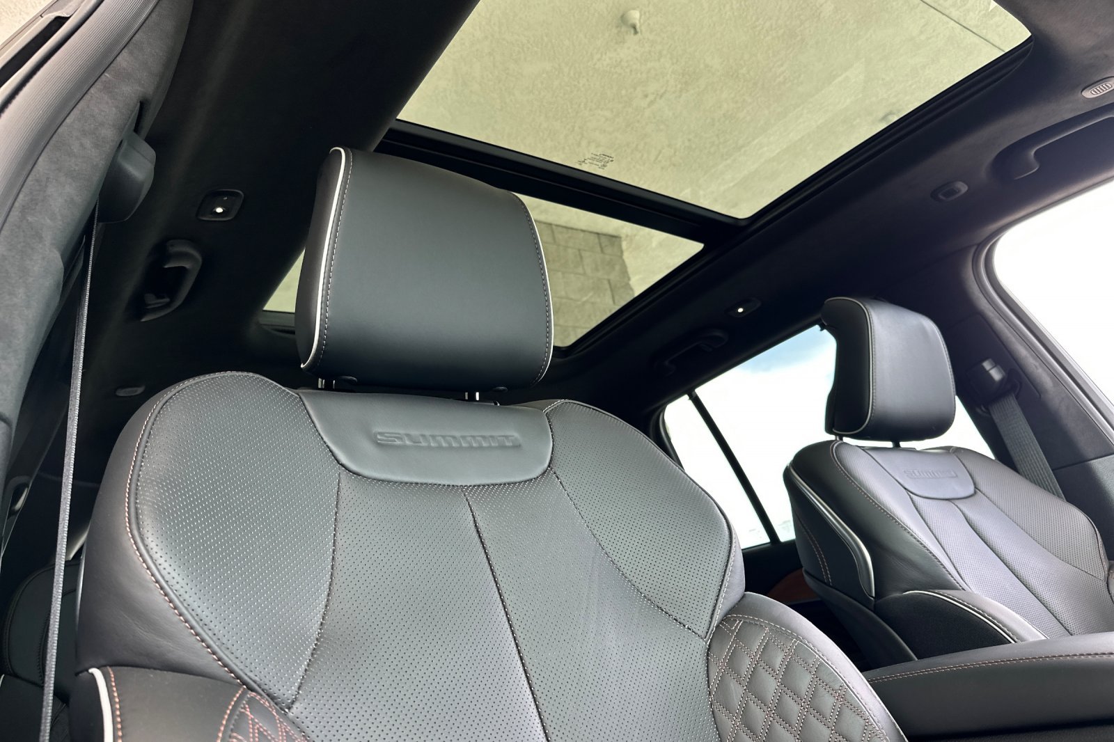 New 2022 Baltic Gray Metallic Clearcoat Jeep Summit image 17