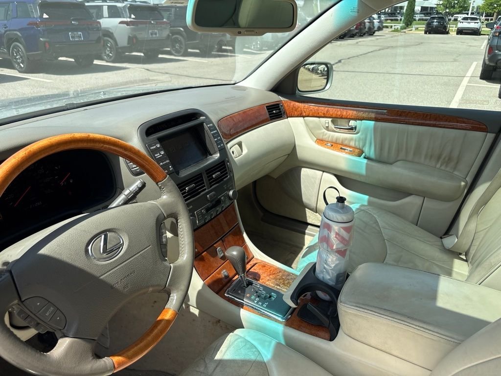 Used 2002 Beige Lexus 430 image 4