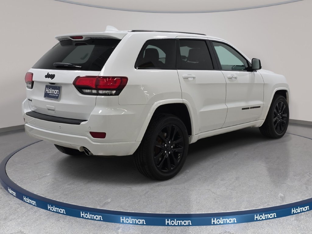 Used 2018 Bright White Clearcoat Jeep Altitude image 6