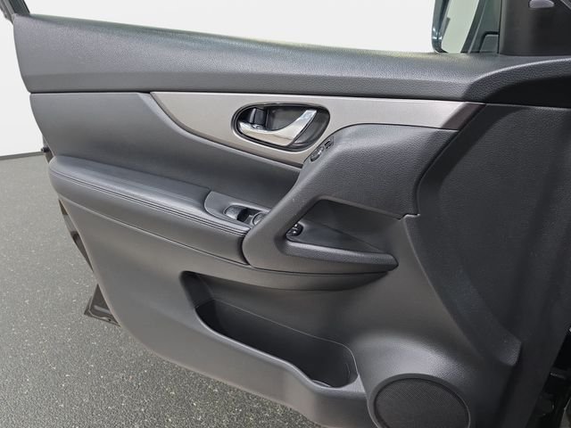 Used 2016 Black Nissan SV image 27