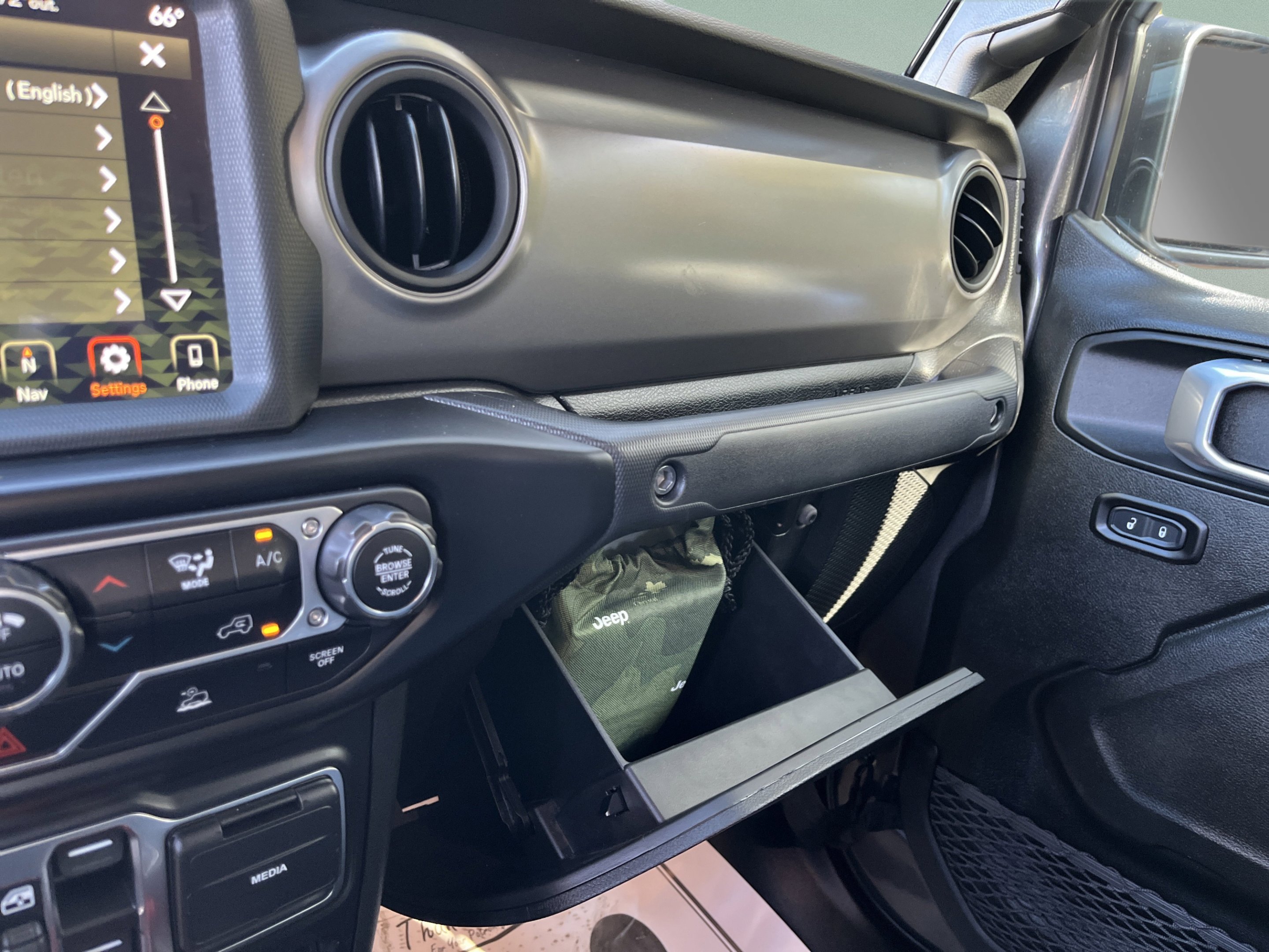 Used 2022 Granite Crystal Metallic Clearcoat Jeep  image 27