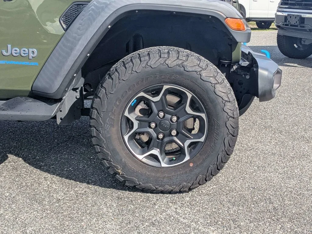 Used 2023 Green Jeep Rubicon 4xe image 9
