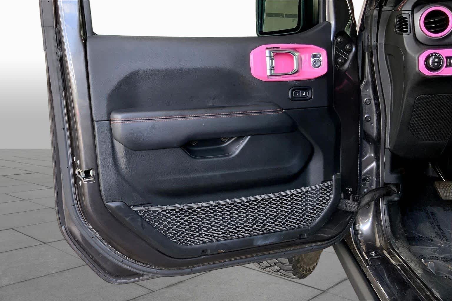 Used 2021 Granite Crystal Metallic Clearcoat Jeep Mojave image 22