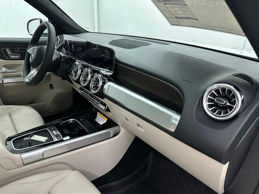 New 2026 White Mercedes-Benz GLB 250 image 25
