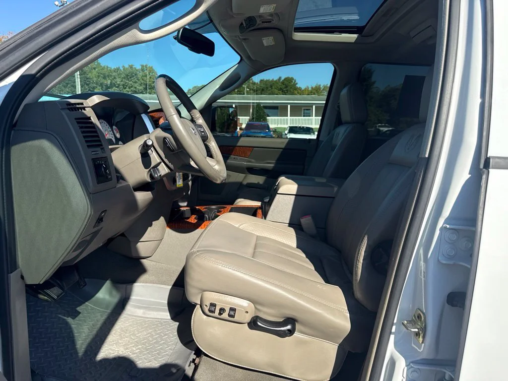 Used 2007 White Dodge Laramie image 9