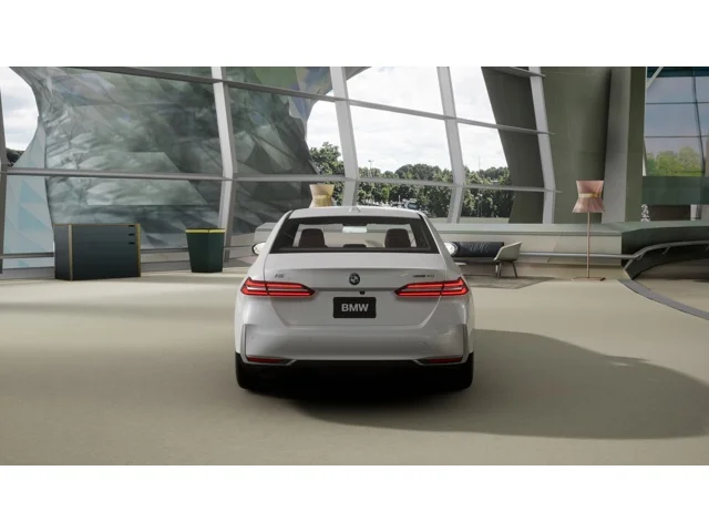 New 2026 Mineral White Metallic BMW xDrive40 image 5
