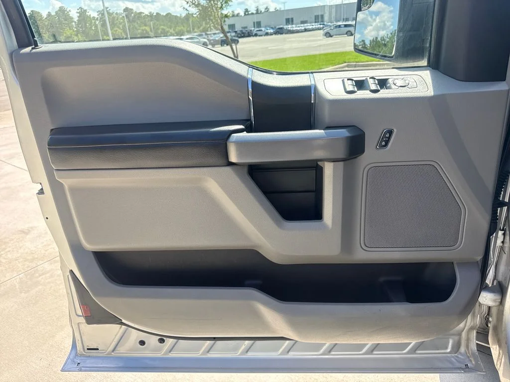 Used 2017 Ingot Silver Ford XLT image 13