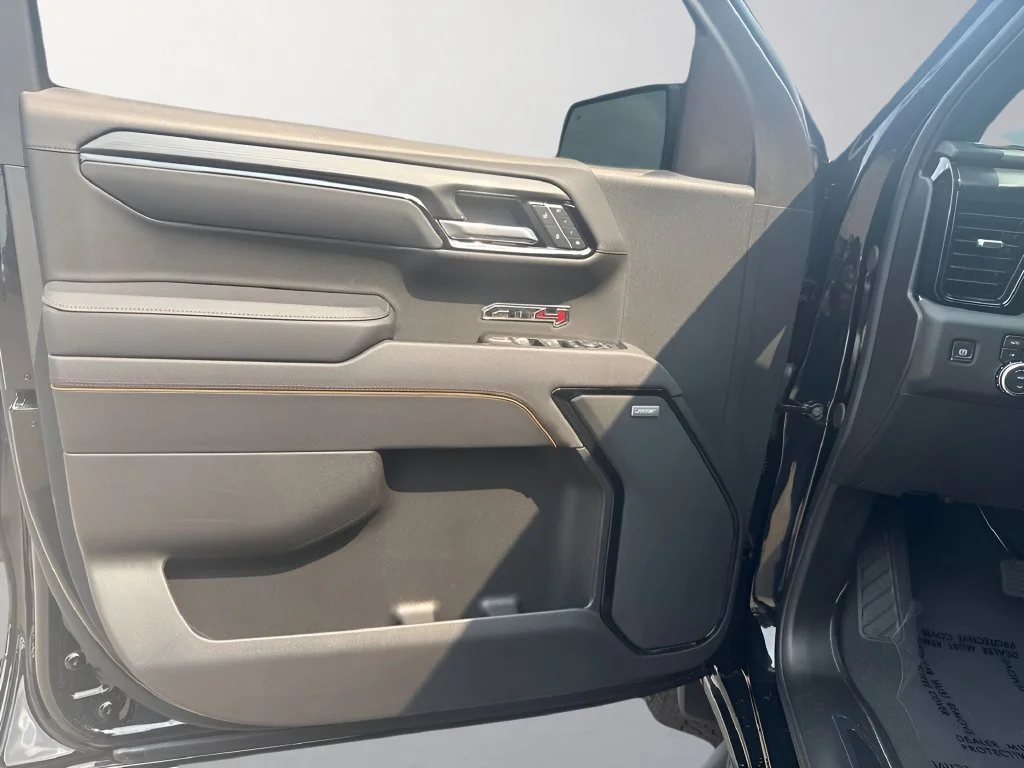 Used 2025 Onyx Black GMC AT4 image 27