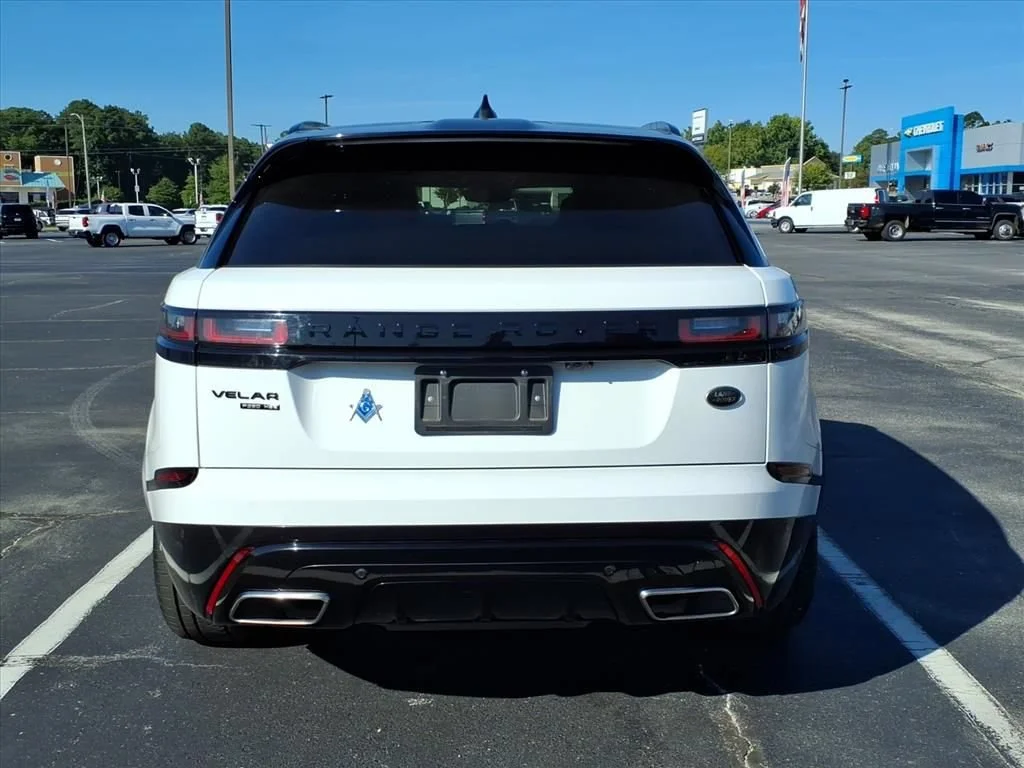 Used 2019 White Land Rover R-Dynamic HSE image 5
