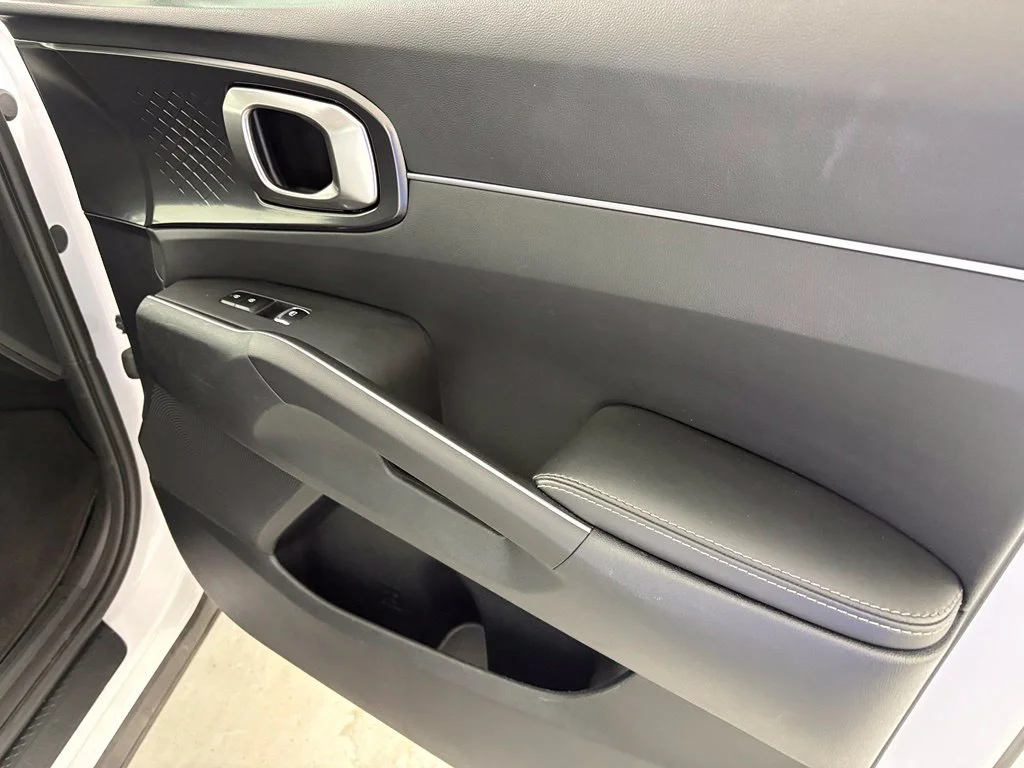 Used 2024 White Kia S image 43