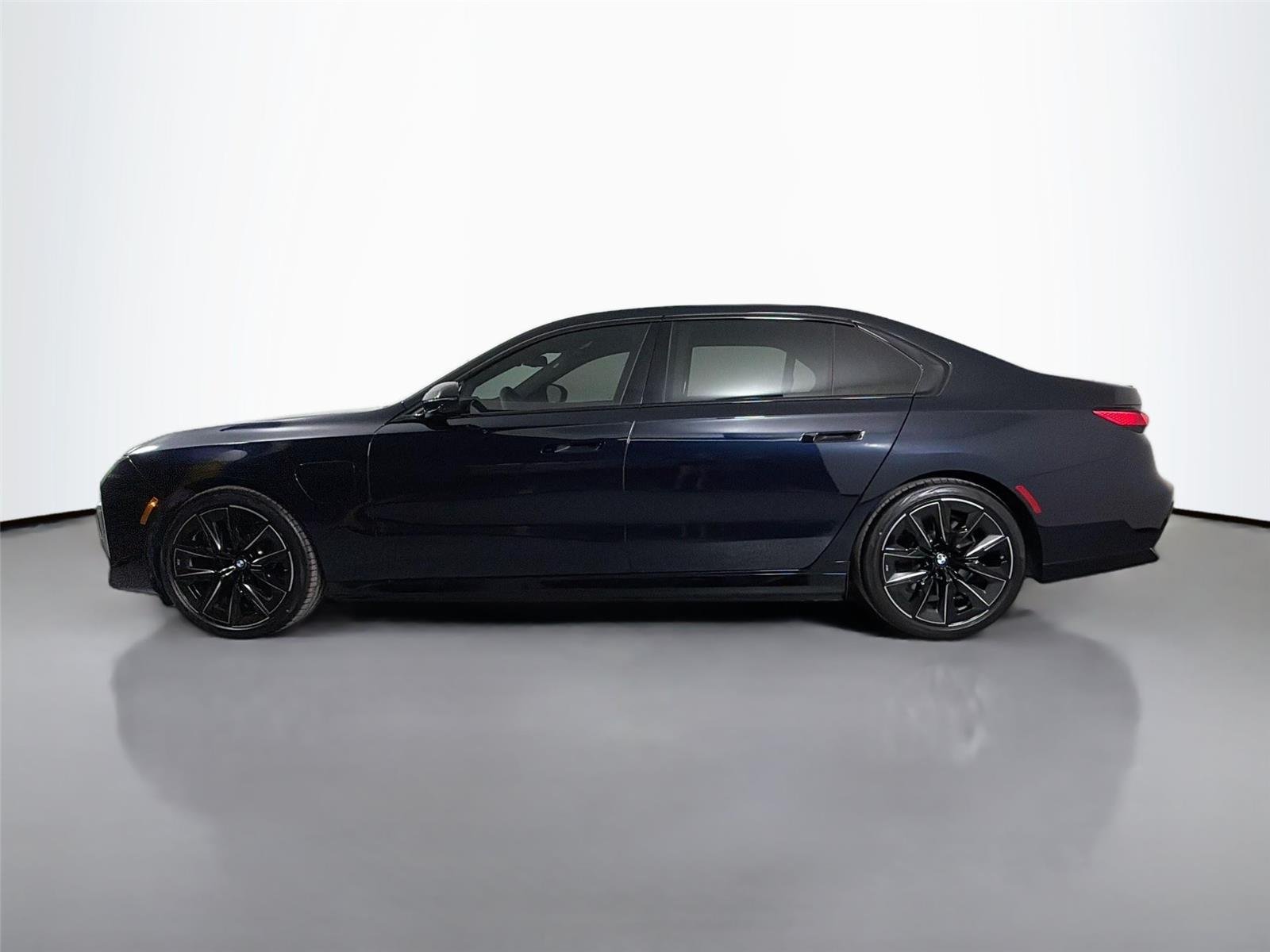 New 2026 Carbon Black Metallic BMW 750e xDrive image 8