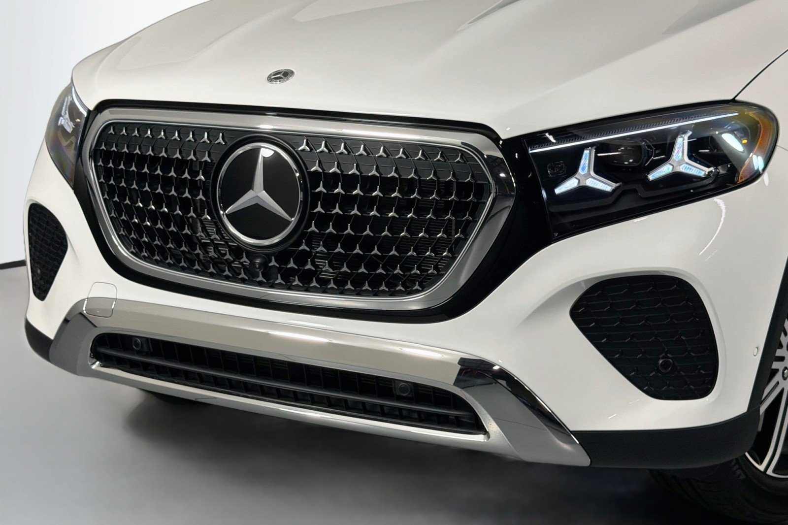 New 2027 Polar White Mercedes-Benz GLE 350 4MATIC® SUV image 12