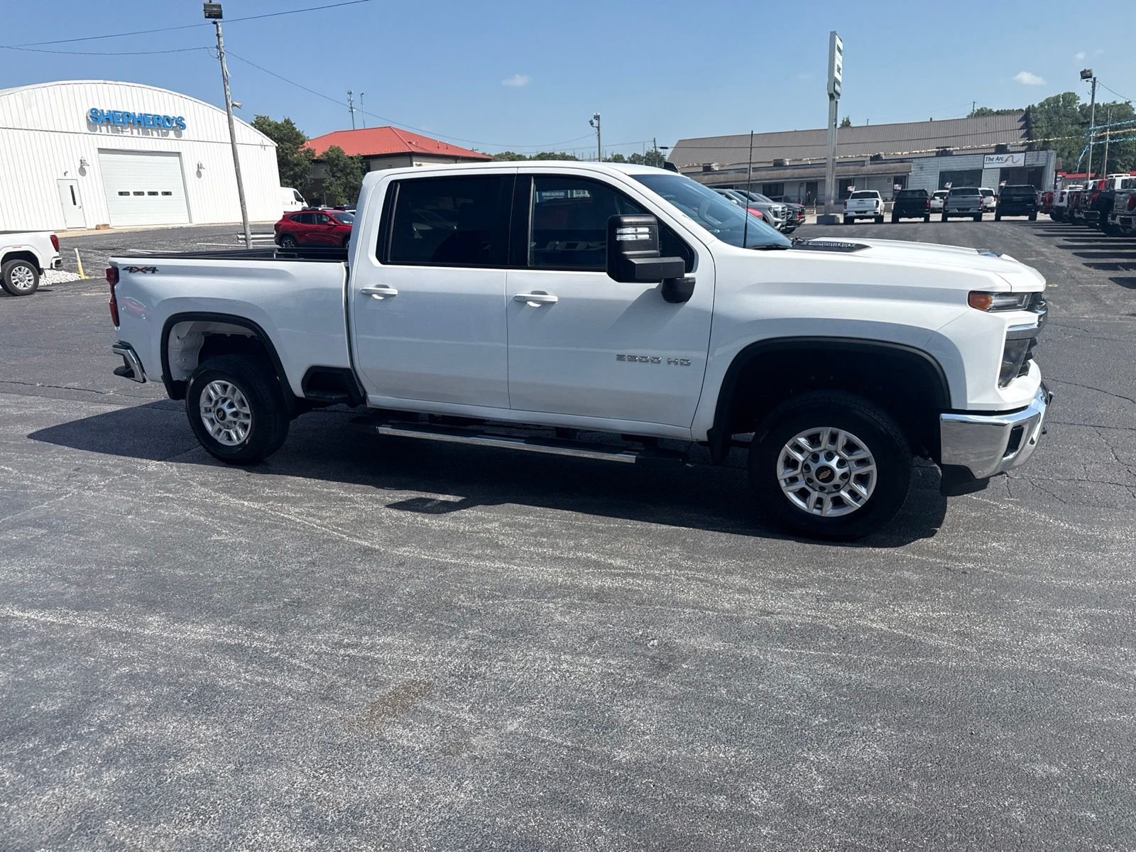 Used 2025 White Chevrolet LT image 9