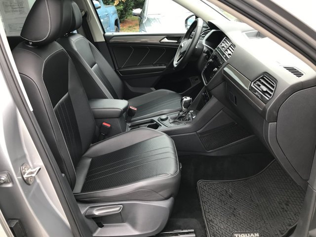 Used 2022 Pyrite Silver Metallic Volkswagen SE image 30