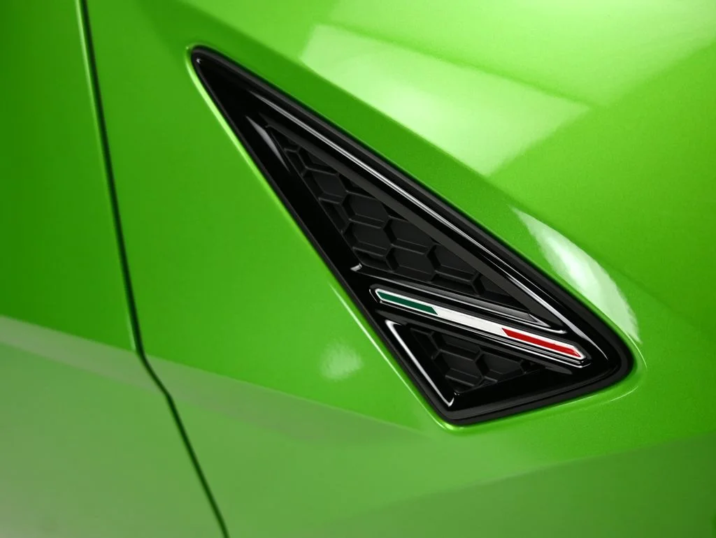Used 2023  Lamborghini  image 16