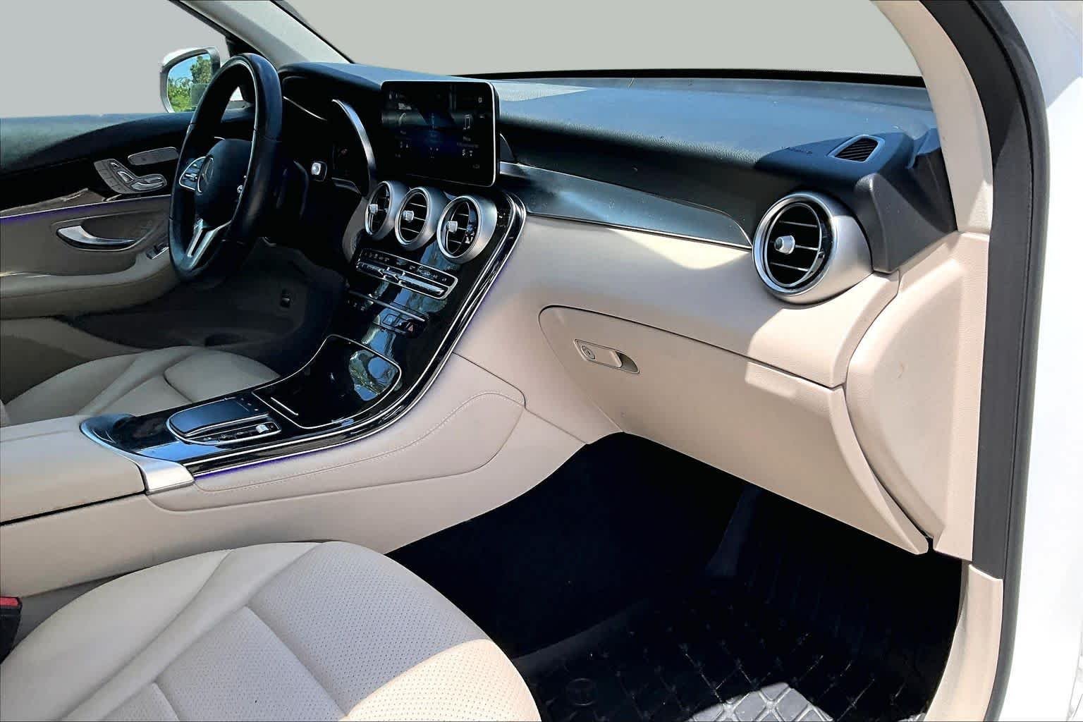 Used 2021 Polar White Mercedes-Benz GLC 300 image 19
