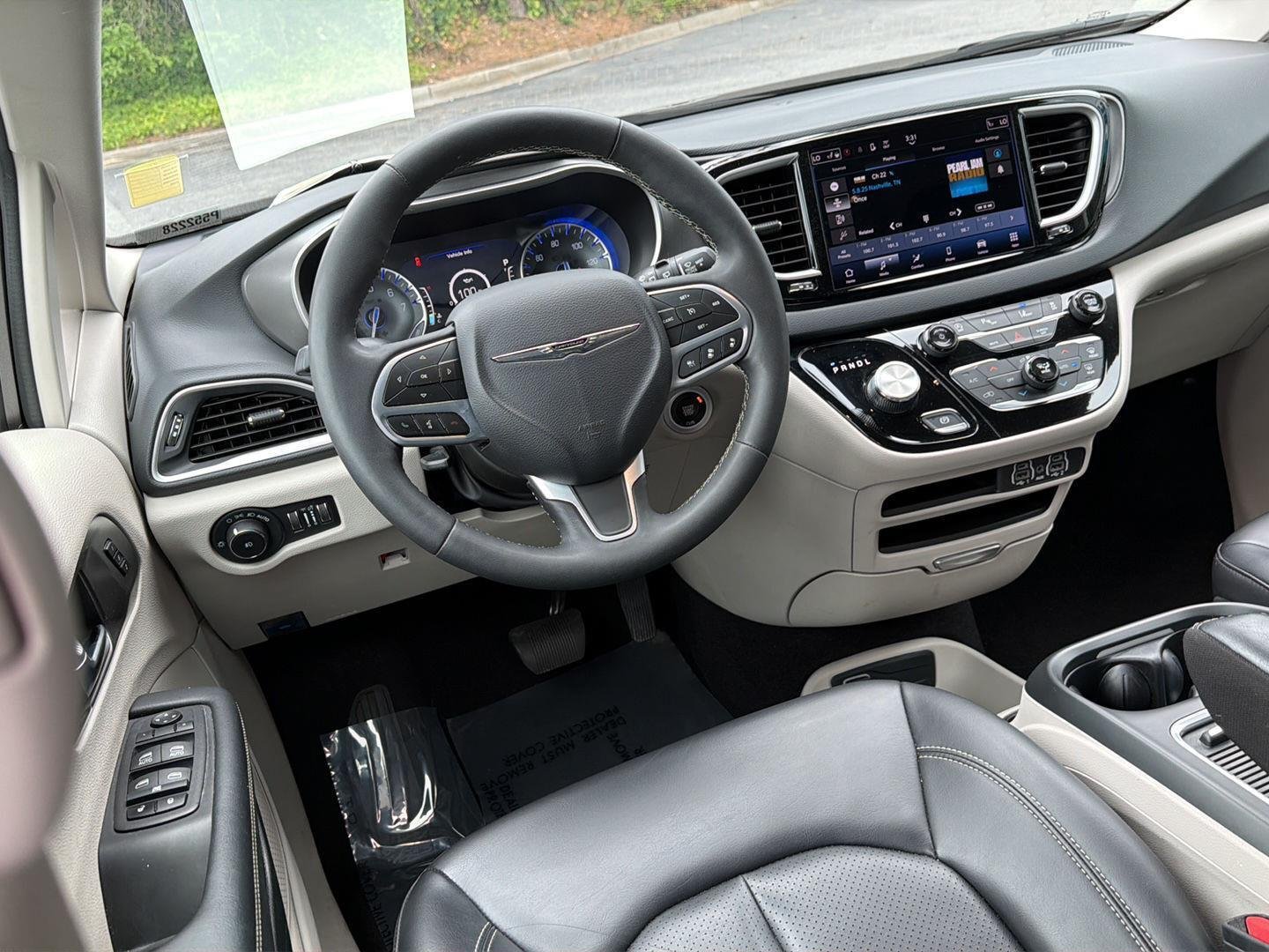 Used 2023 Granite Crystal Metallic Clearcoat Chrysler Touring L image 16