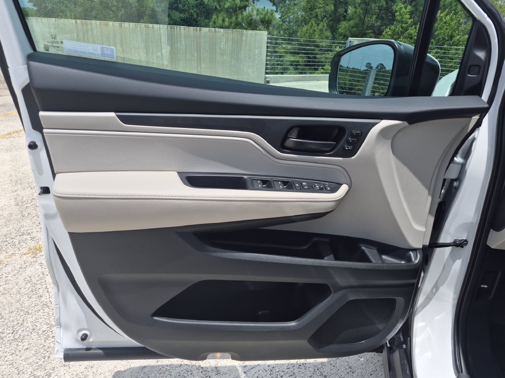 New 2027 Platinum White Pearl Honda EX-L image 17