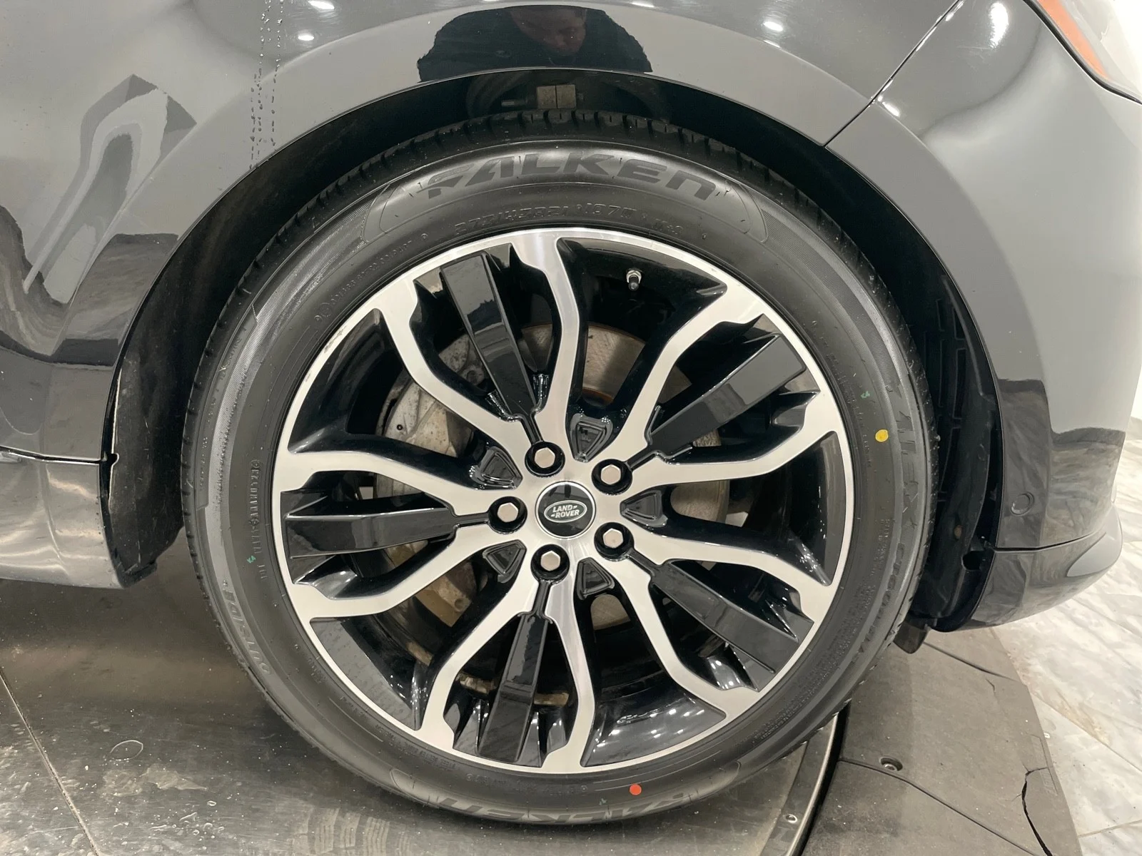 Used 2019 BLACK Land Rover HSE image 35