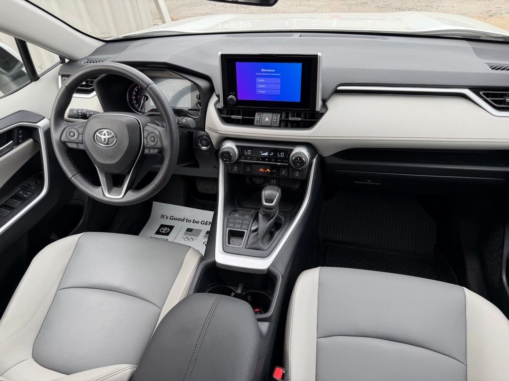 Used 2025 Beige Toyota XLE Premium image 34