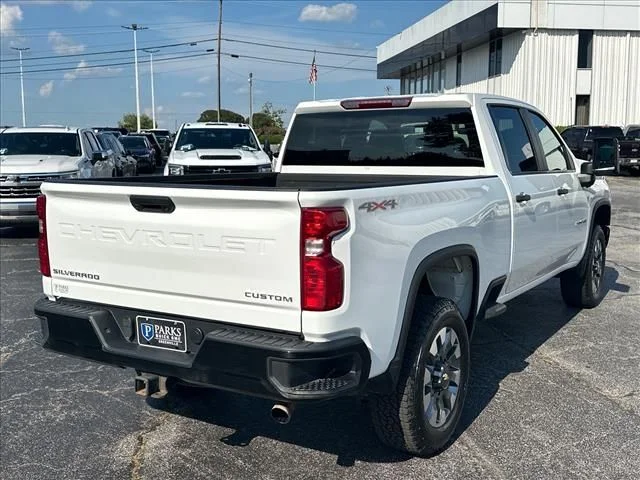 Used 2022 White Chevrolet Custom image 12