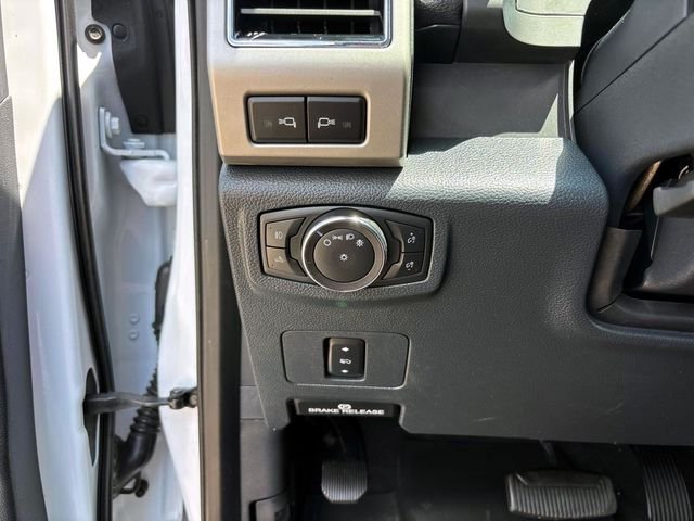 Used 2022 White Ford Lariat image 23