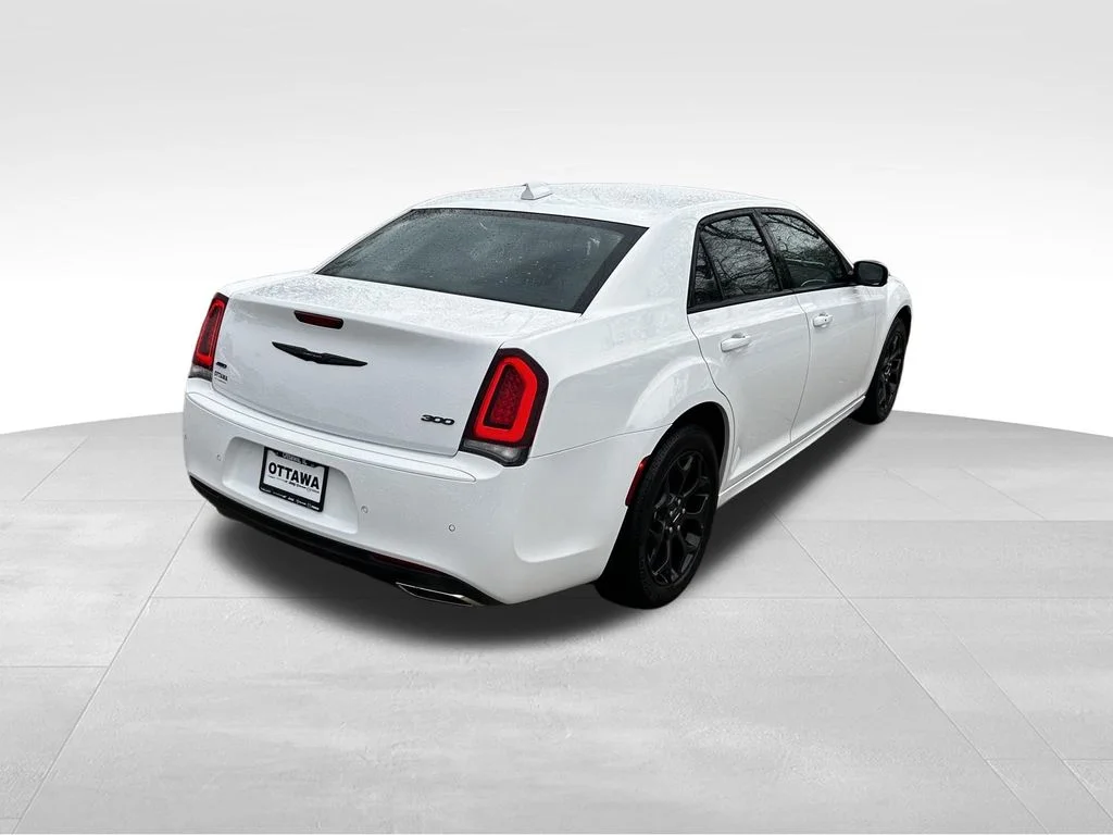 Used 2023 White Chrysler Touring image 33