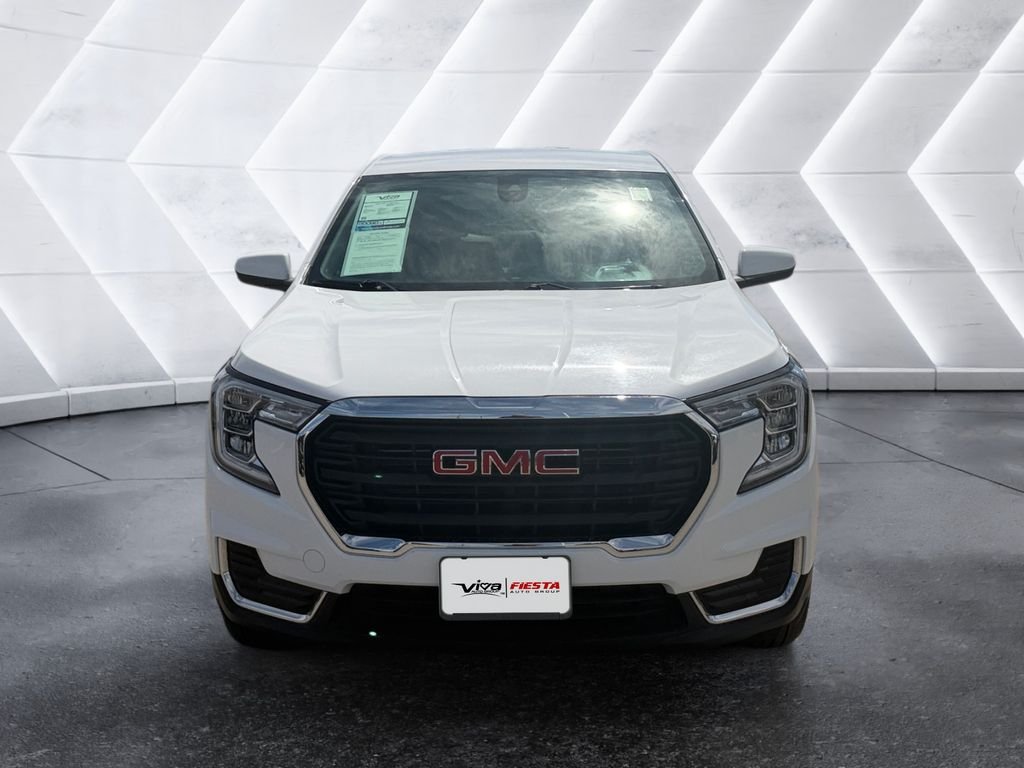 Used 2024 White GMC SLE image 2