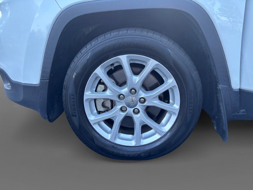 Certified Used 2017 White Jeep Latitude image 15
