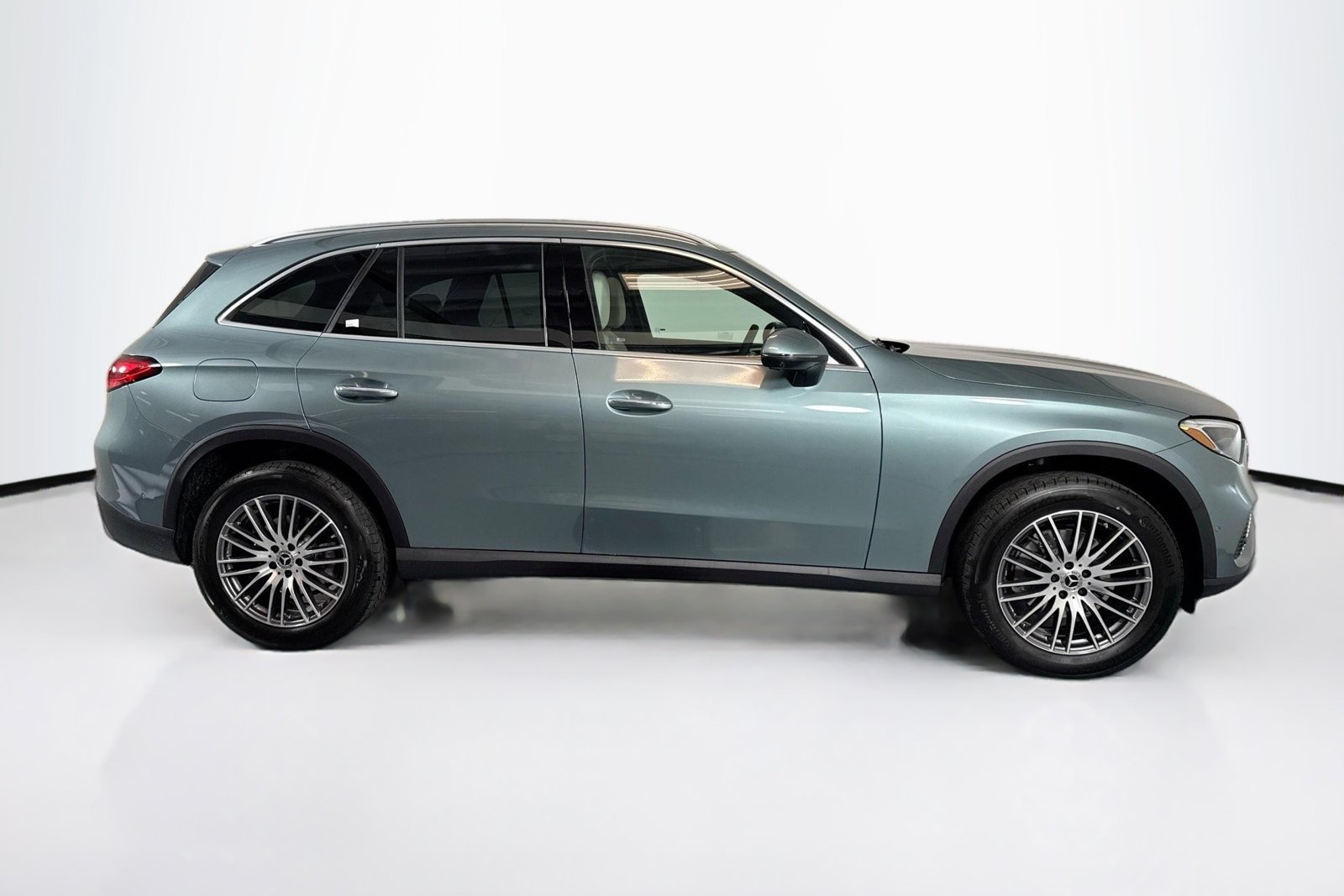 New 2026 Verde Silver Metallic Mercedes-Benz GLC 300 image 4