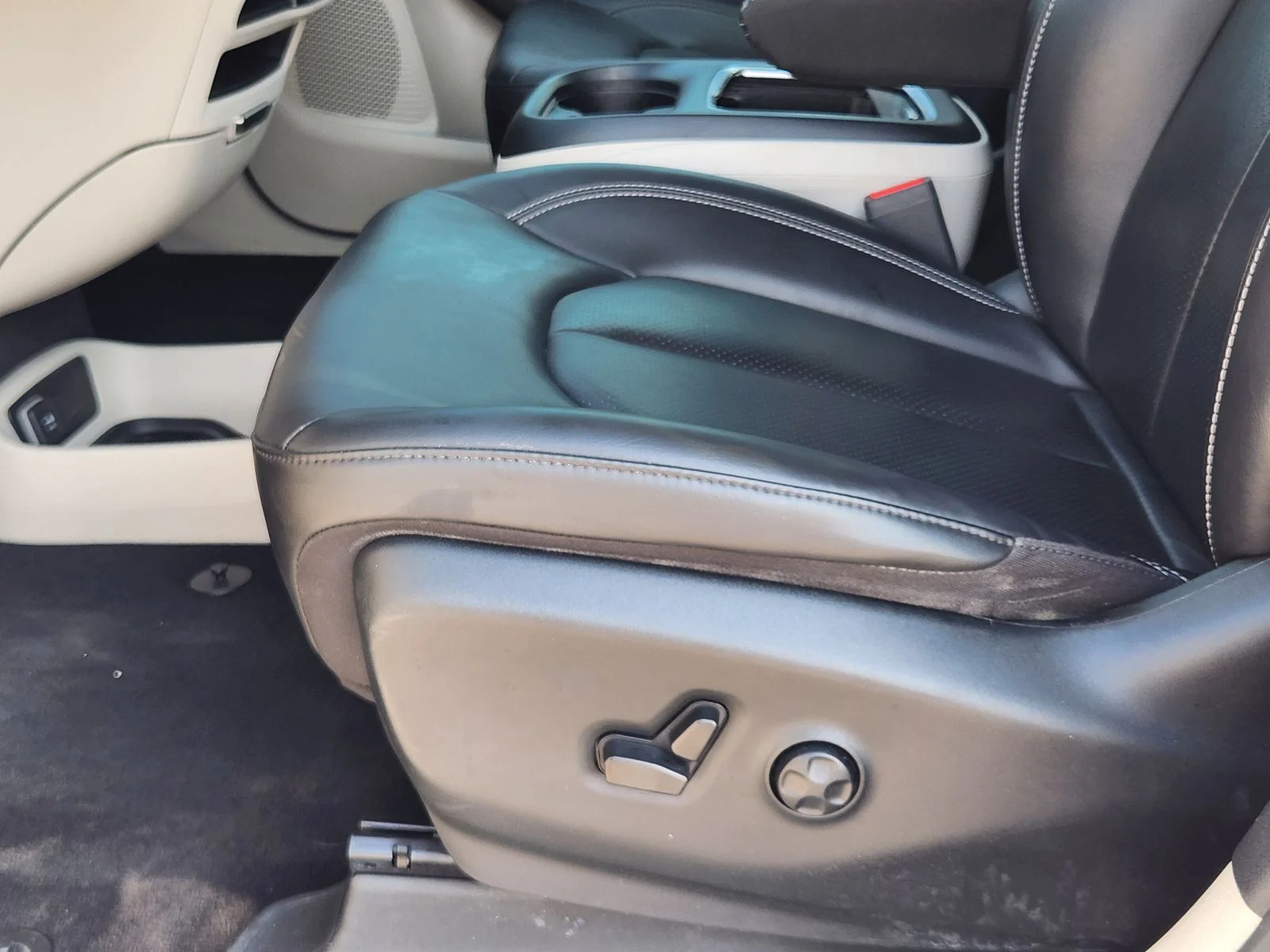 Used 2023 White Chrysler Touring L image 23