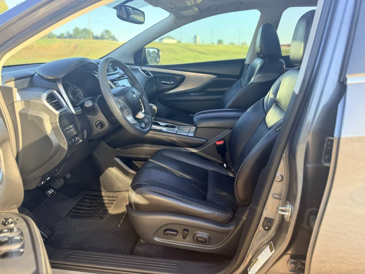 Used 2017 Gray Nissan Platinum 4dr SUV image 13