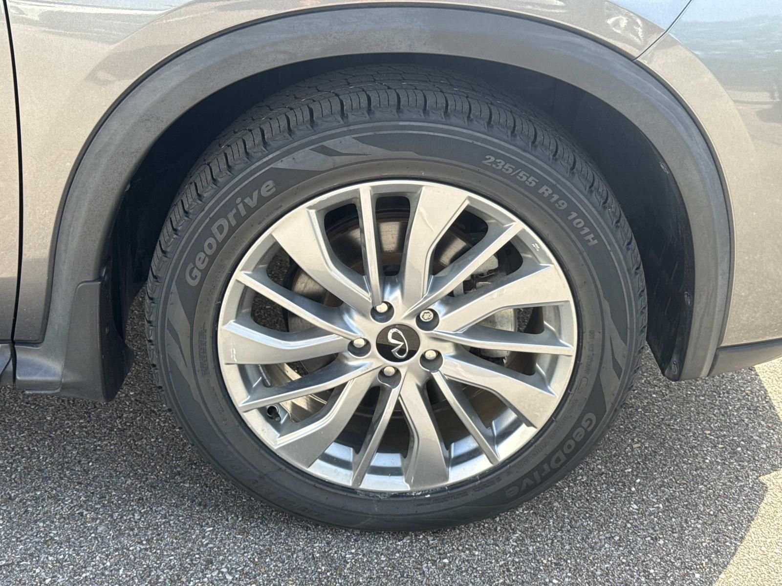 Certified Used 2023 Gray INFINITI LUXE image 5