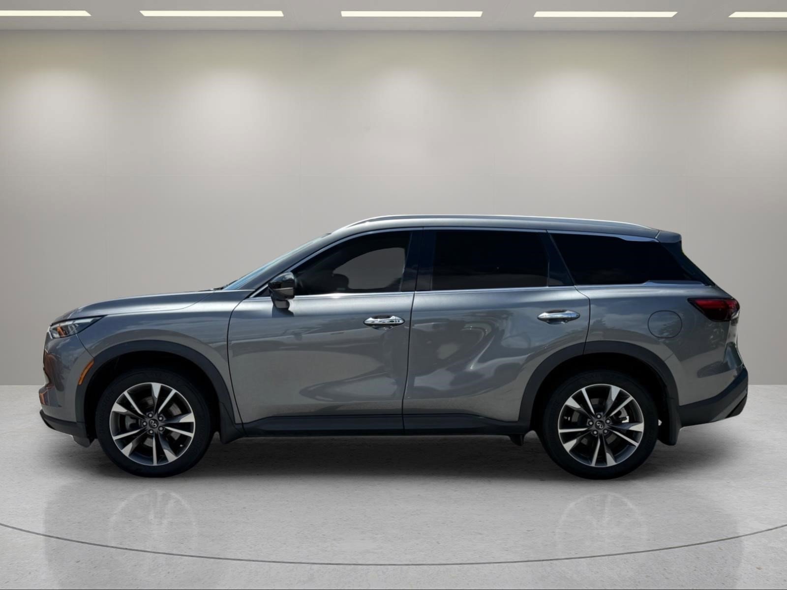 Used 2023 Graphite Shadow INFINITI LUXE image 8