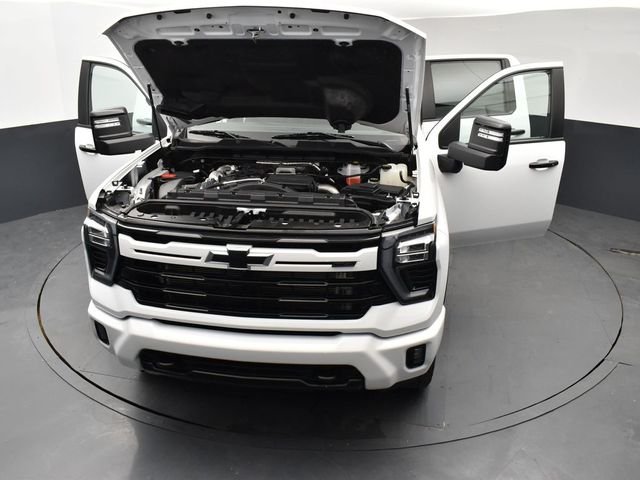 Used 2024 White Chevrolet LT image 26
