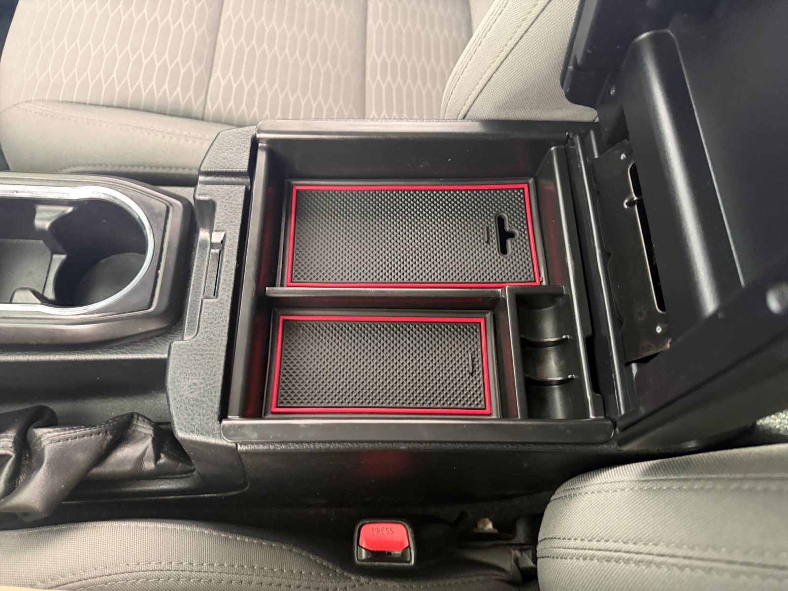 Used 2018 Midnight Black Metallic Toyota SR image 17