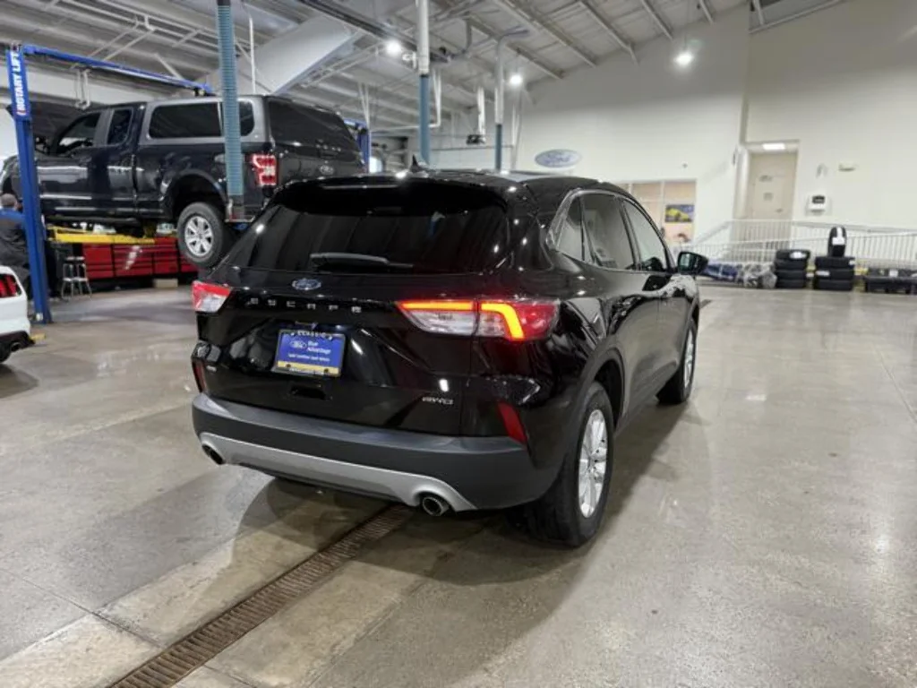 Certified Used 2022 Agate Black Ford SE image 7