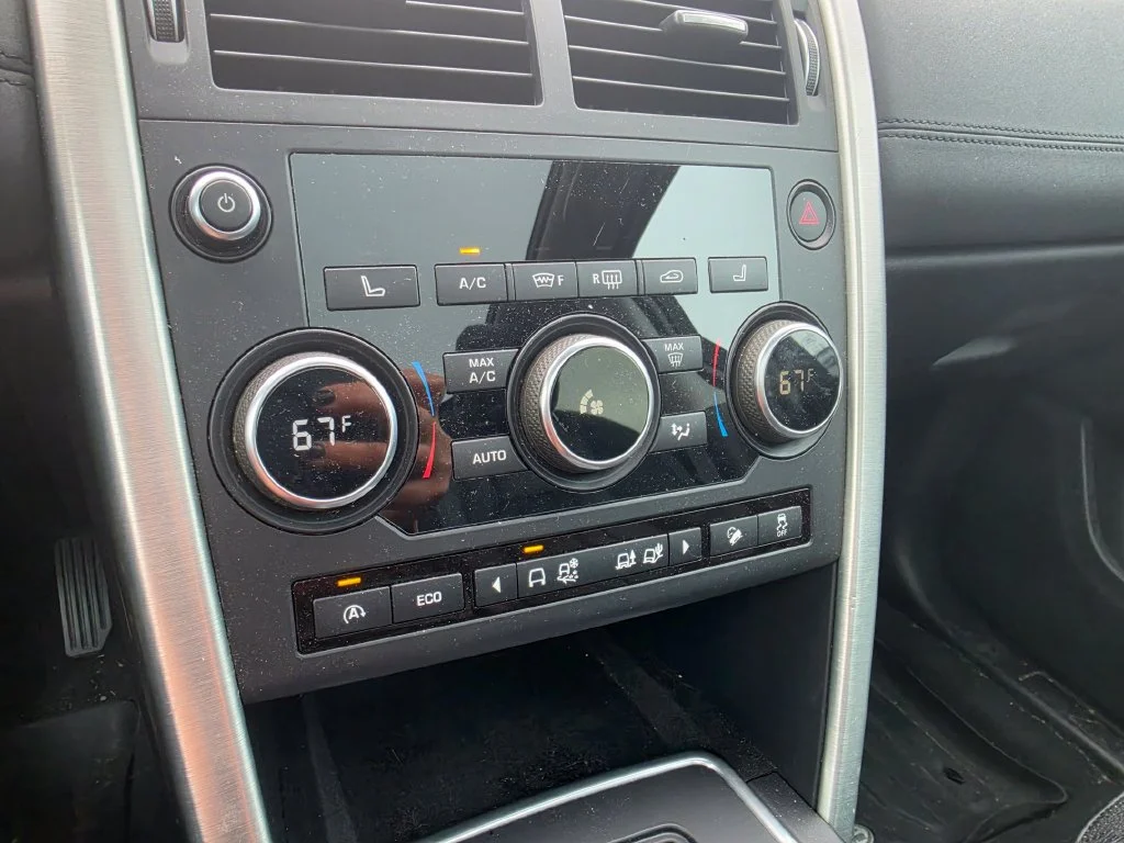 Used 2017 White Land Rover HSE image 18